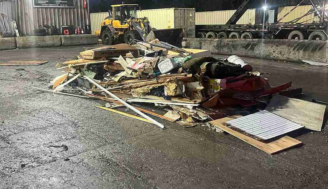 Dumpster-trailer-rentals-dumpsforyou-best-rentals-belleville-annarbor-ypsilanti-michigan-debrisremoval-fast