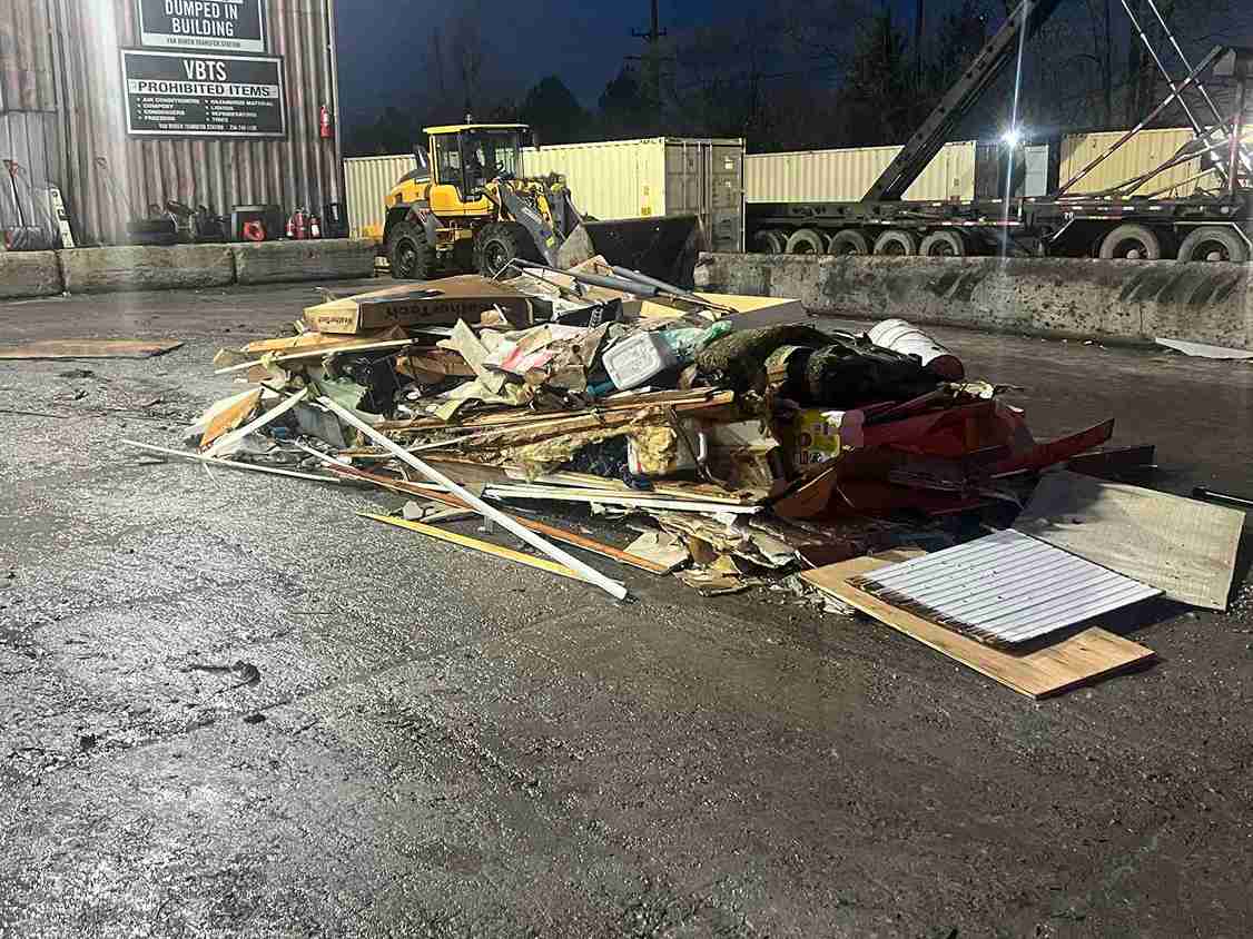Dumpster-trailer-rentals-dumpsforyou-best-rentals-belleville-annarbor-ypsilanti-michigan-debrisremoval-fast